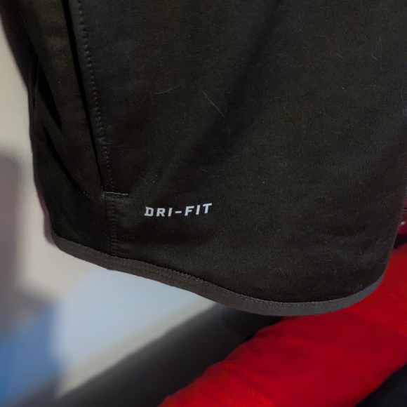 Nike Men's Black and Green Jacket - Picture 4 of 8